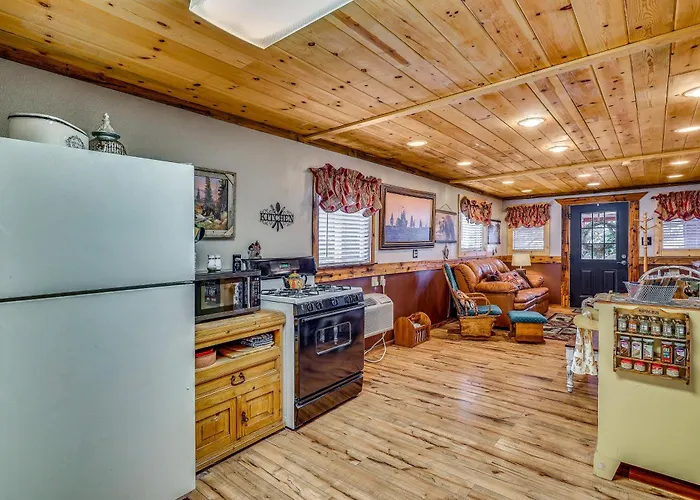 Quiet Retreat Near Lakes, Hiking & Hunting! Eagar