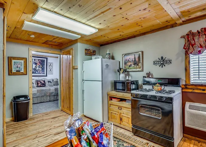 Holiday home Quiet Retreat Near Lakes, Hiking & Hunting!