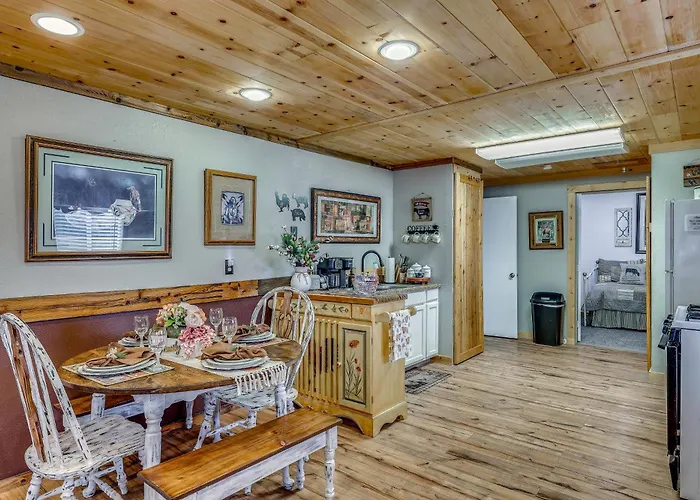 Quiet Retreat Near Lakes, Hiking & Hunting! Holiday home Eagar