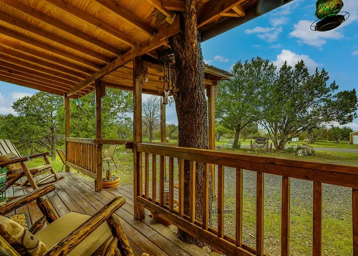 Quiet Retreat Near Lakes, Hiking & Hunting! Holiday home *