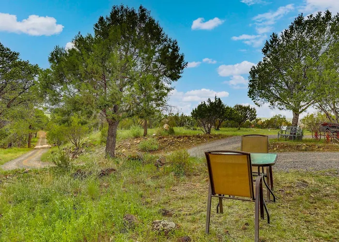 Quiet Retreat Near Lakes, Hiking & Hunting! *